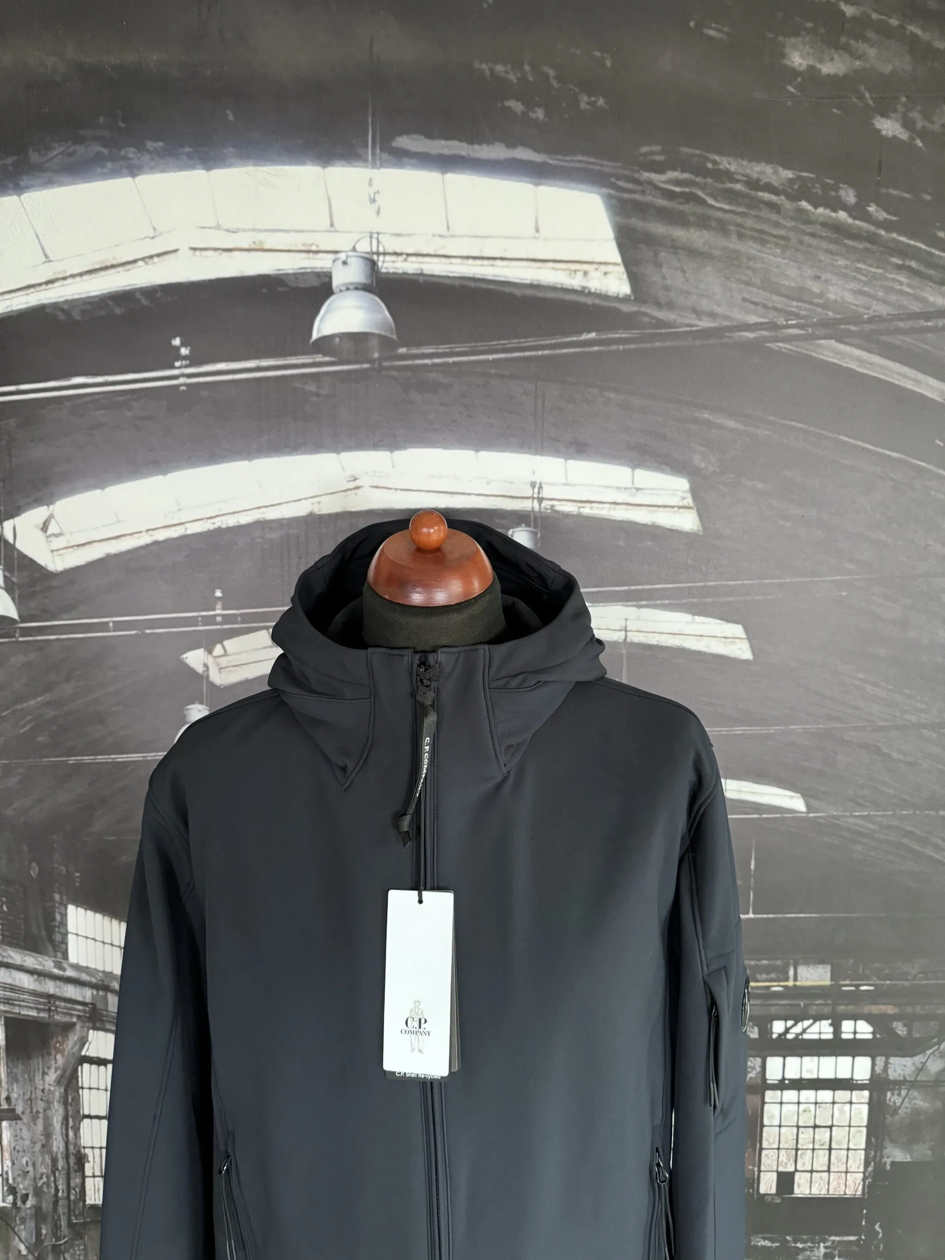 C.P. COMPANY SHELL R HOODED LENS JACKET